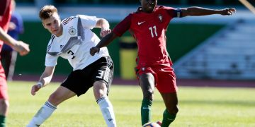 VILA REAL SANTO ANTONIO, PORTUGAL - FEBRUARY 11: Moritz Reuther (L) of Germany U16 challenges Joelson Fernandes (R) of Portugal U16 during UEFA Development Tournament match between U16 Germany and U16 Portugal at VRSA Stadium on February 11, 2019 in Vila Real Santo Antonio, Portugal. (Photo by Ricardo Nascimento/Getty Images)