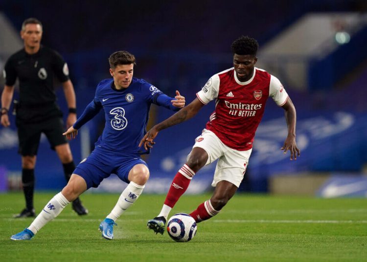Chelsea v Arsenal - Premier League - Stamford Bridge Chelseas Mason Mount left and Arsenals Thomas Partey battle for the ball during the Premier League match at Stamford Bridge, London. Picture date: Wednesday May 12, 2021. EDITORIAL USE ONLY No use with unauthorised audio, video, data, fixture lists, club/league logos or live services. Online in-match use limited to 120 images, no video emulation. No use in betting, games or single club/league/player publications. PUBLICATIONxINxGERxSUIxAUTxONLY Copyright: xAdamxDavyx 59730861