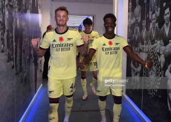 LEICESTER, ENGLAND - OCTOBER 30: (L-R) Arsenal's Ben White and Bukayo Saka celebrate after the Premier League match between Leicester City and Arsenal at The King Power Stadium on October 30, 2021 in Leicester, England. (Photo by Stuart MacFarlane/Arsenal FC via Getty Images)