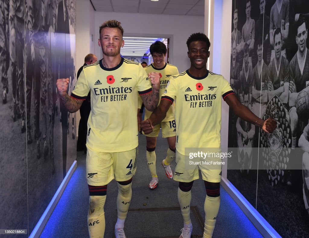 LEICESTER, ENGLAND - OCTOBER 30: (L-R) Arsenal's Ben White and Bukayo Saka celebrate after the Premier League match between Leicester City and Arsenal at The King Power Stadium on October 30, 2021 in Leicester, England. (Photo by Stuart MacFarlane/Arsenal FC via Getty Images)